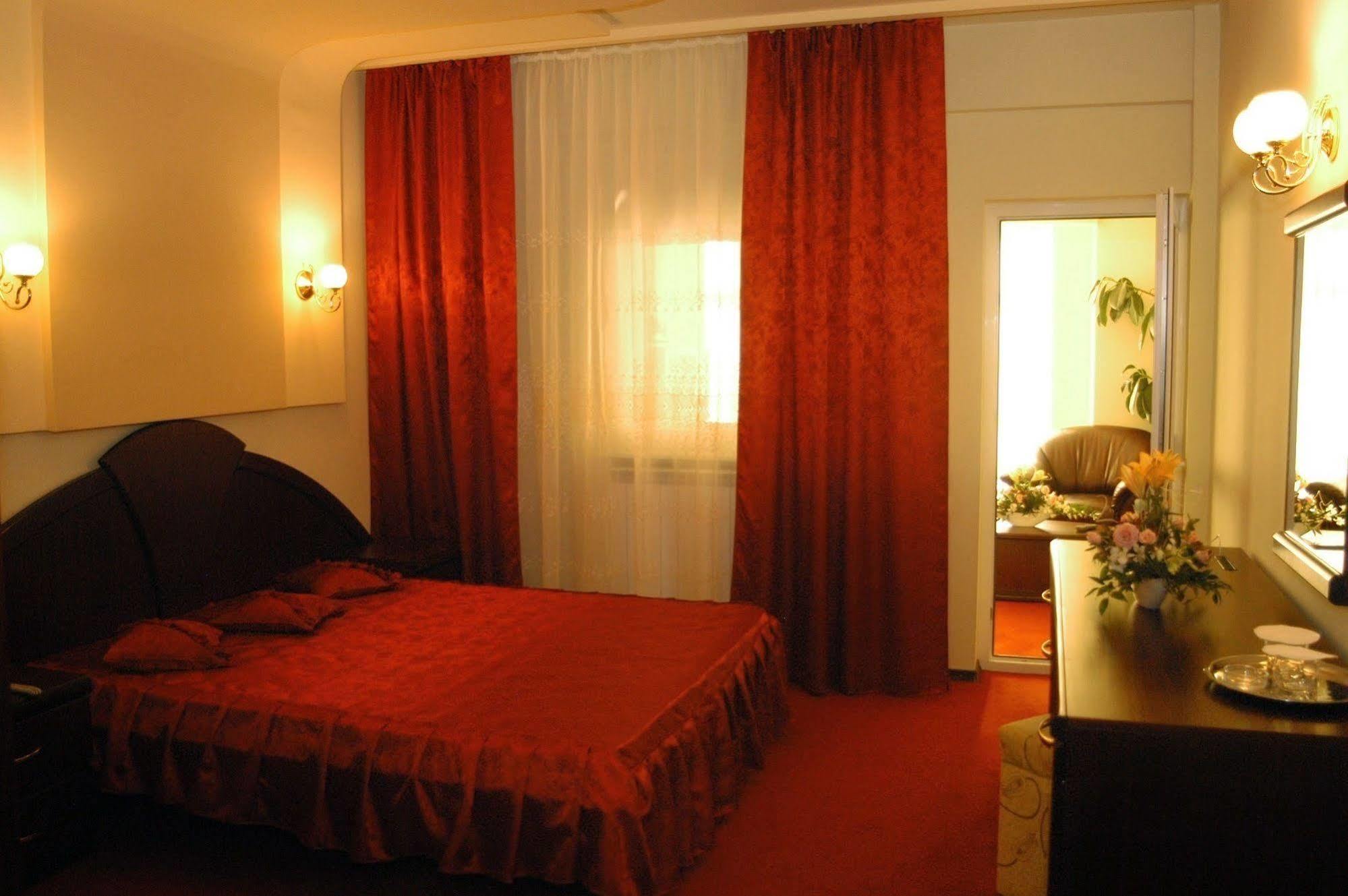 Hotel Regat Piteşti Exteriör bild